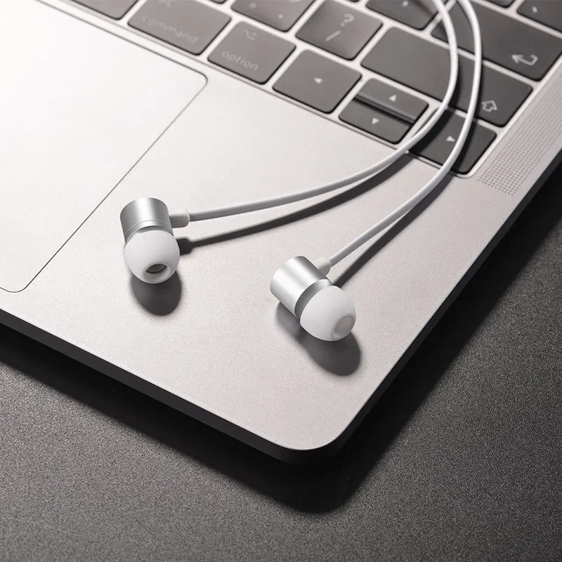 Hoco M63 Ancient Sound With Mic Earphone (Silver) 3.webp